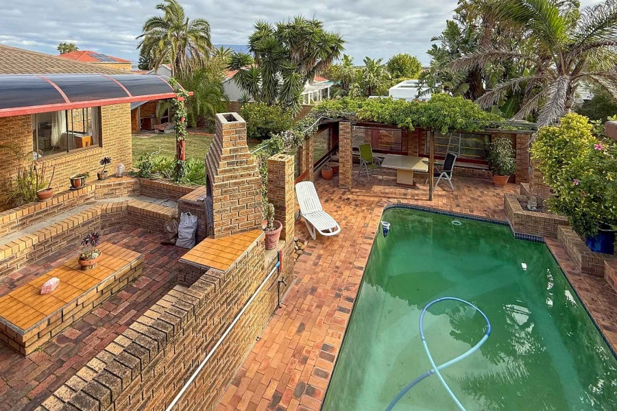 5 Bedroom Property for Sale in Flamingo Vlei Western Cape